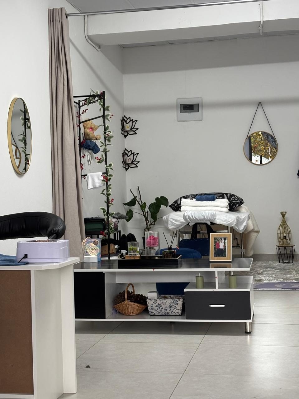 A wide view of the reception and relaxation corner
